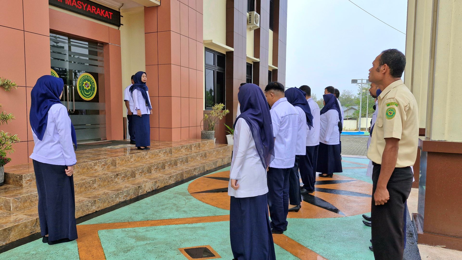 Semangat Pelayanan dan Integritas, Pengadilan Agama Soe Laksanakan Apel Pagi Rutin (08/09/25)