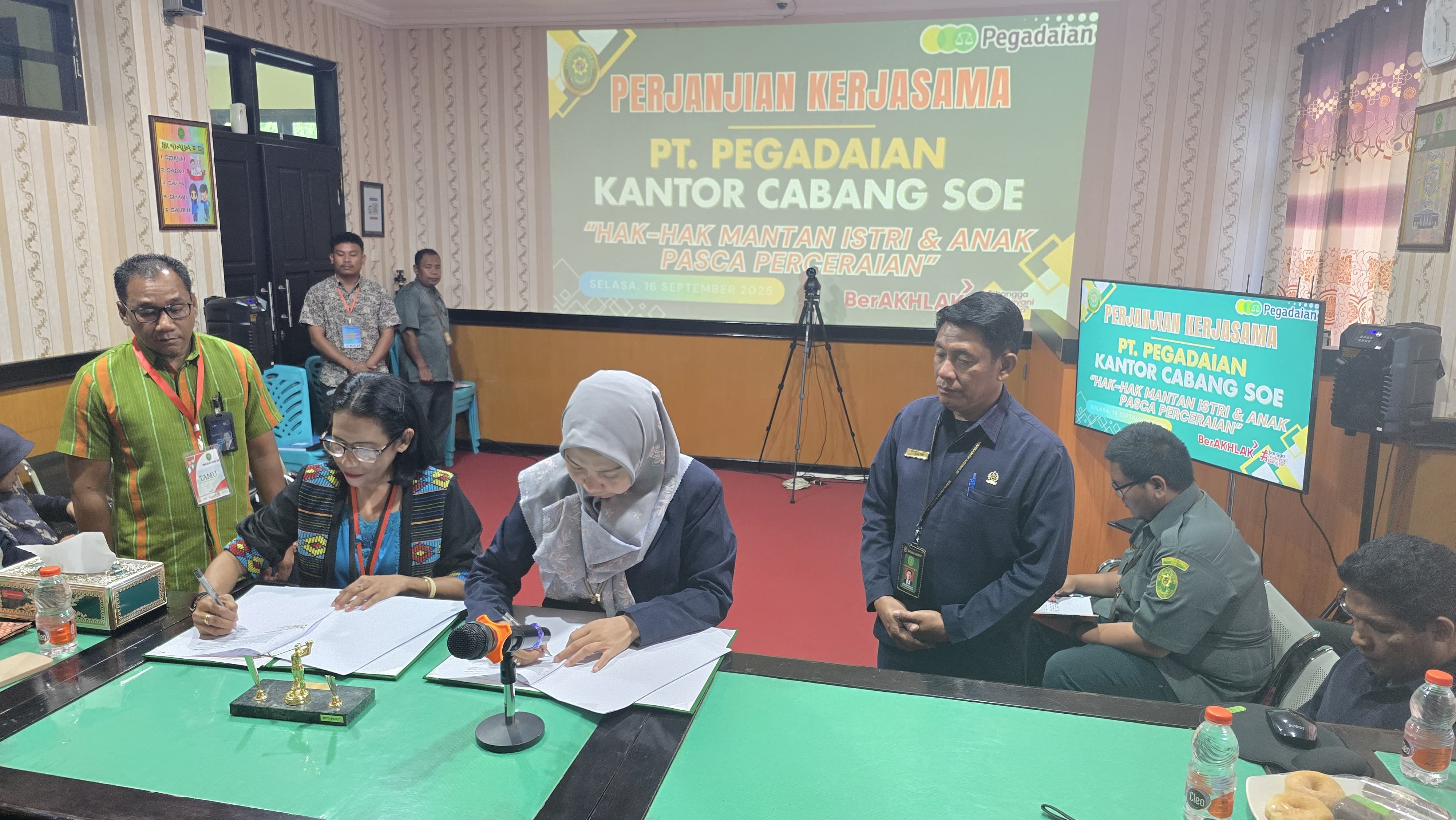 PA Soe Teken MoU dengan PT. Pegadaian Cabang Soe, Bahas Hak-Hak Mantan Istri dan Anak Pasca Perceraian (16/09/25)